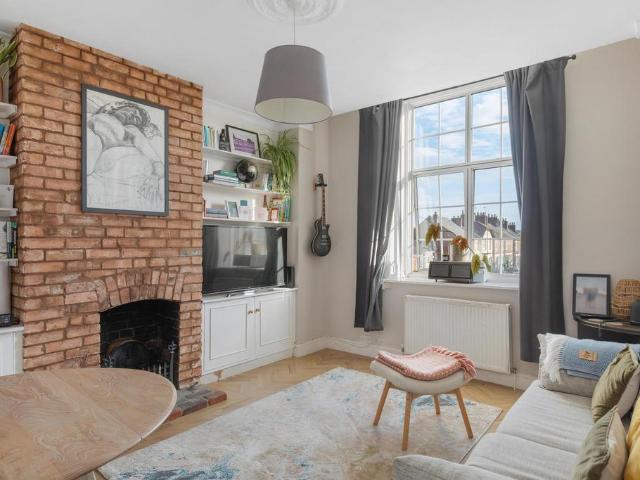 Flat for sale in St Albans, Five Acres