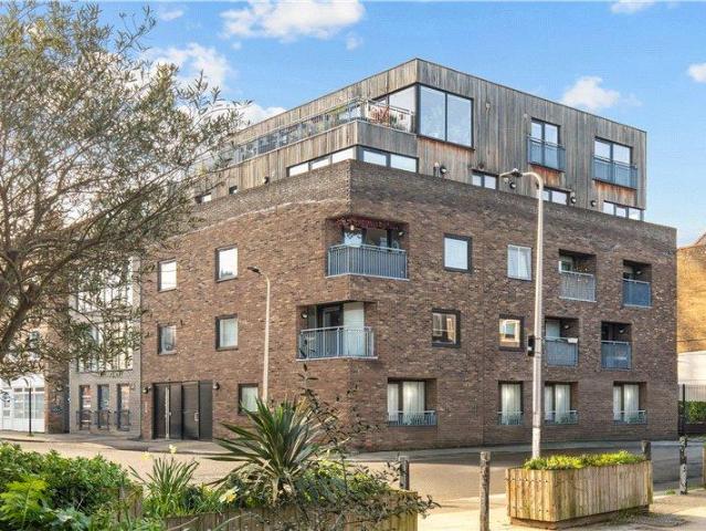 Flat for sale in Camberwell, Greater London