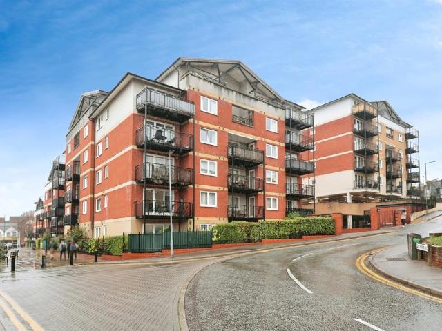 Flat for sale in Batchworth