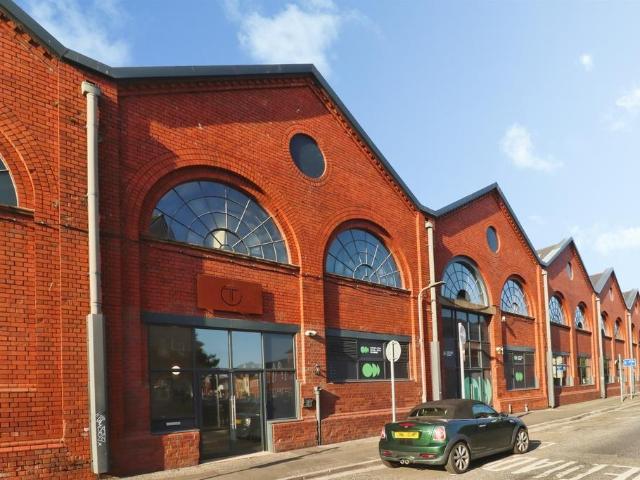 Flat for sale in Saltmead, Falcon Lodge