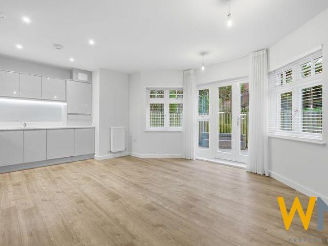 Flat for sale in Navestock Side, Essex