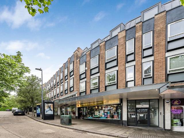 Flat for sale in Little Stanmore, Greater London