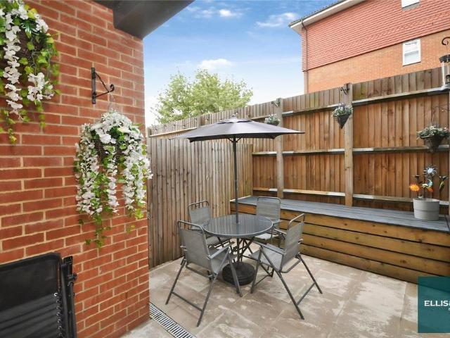 Flat for sale in London Borough of Barnet, Greater London
