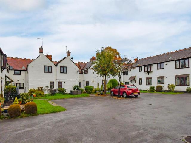 Flat for sale in Wombourne, South Staffordshire