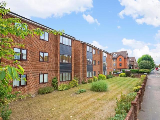 Flat for sale in London Borough of Croydon, Purley