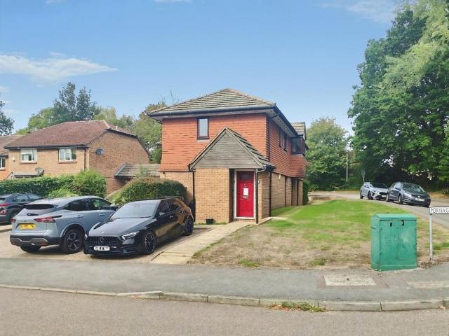 Flat for sale in Chavey Down, Newell Green