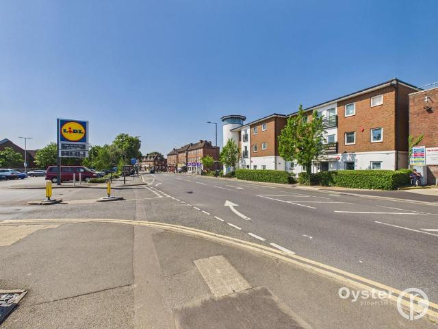 Flat for sale in Harrow Weald, Greater London