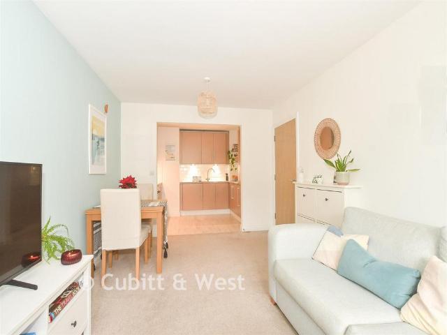 Flat for sale in Perryfields, West Sussex