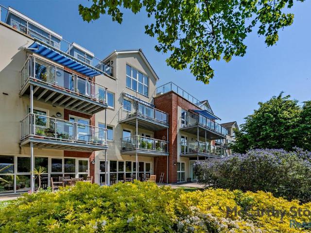 Flat for sale in Wilton, Rumwell