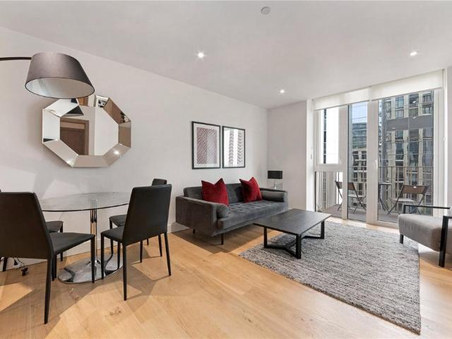 Flat for sale in St. George in the East, Wapping