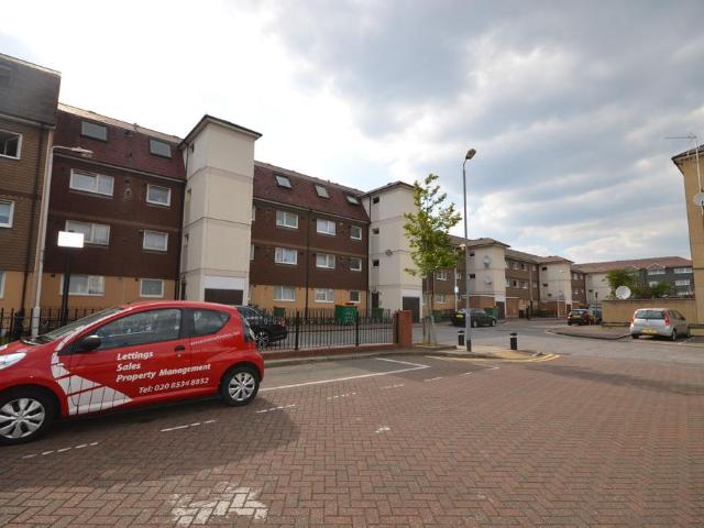 Flat for sale in West Ham, Greater London