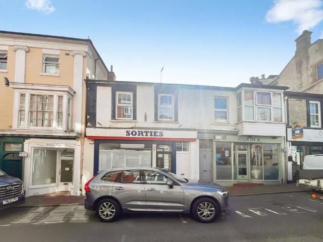 Flat for sale in Cowlease, Ventnor