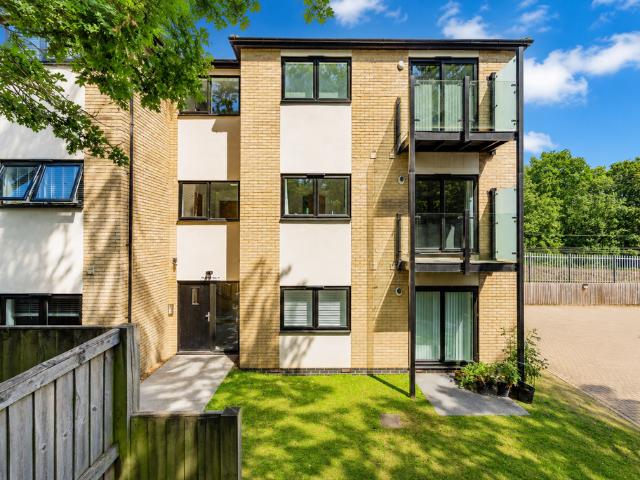 Flat for sale in St Albans, Five Acres