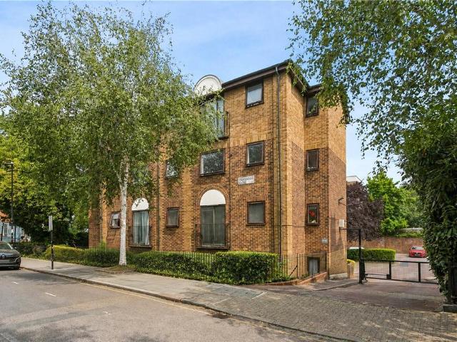 Flat for sale in Highbury, Greater London