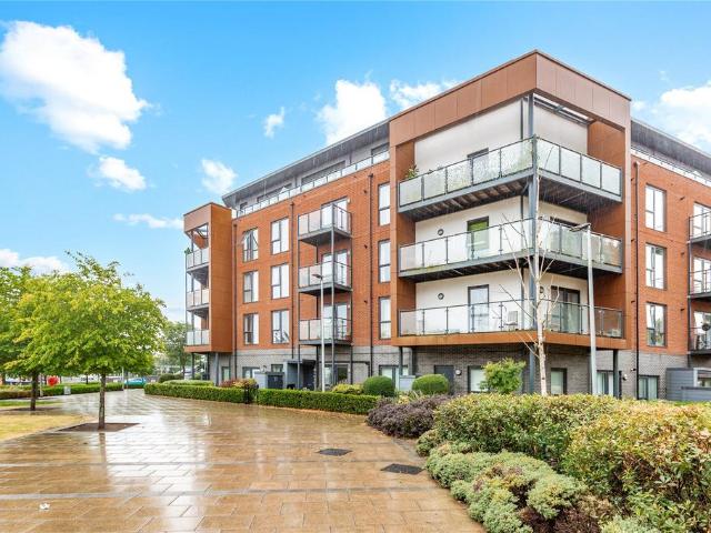Flat for sale in Romford, Harold Wood