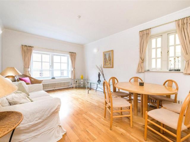 Flat for sale in Seven Dials, Bloomsbury