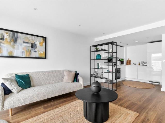 Flat for sale in Easthampstead, Bracknell
