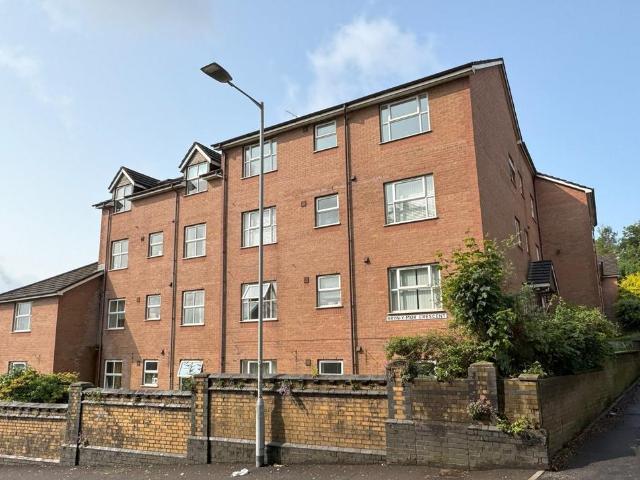 Flat for sale in Nangreaves, Wales