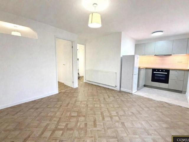 Flat for sale in Wickford