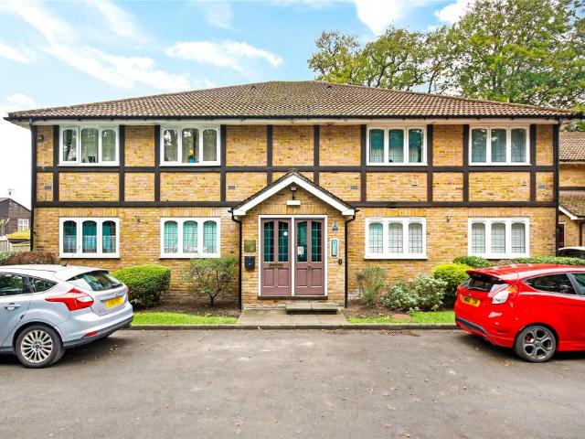 Flat for sale in Easthampstead, Bracknell