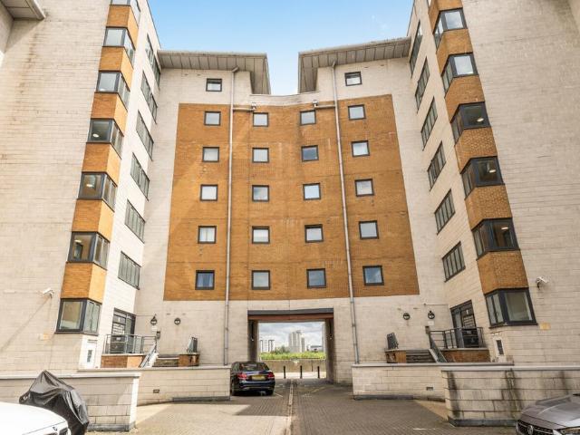 Flat for sale in Reach, Greater London