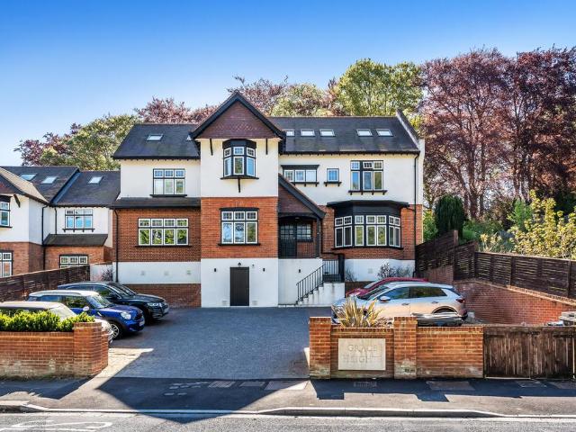 Flat for sale in London Borough of Croydon, Purley