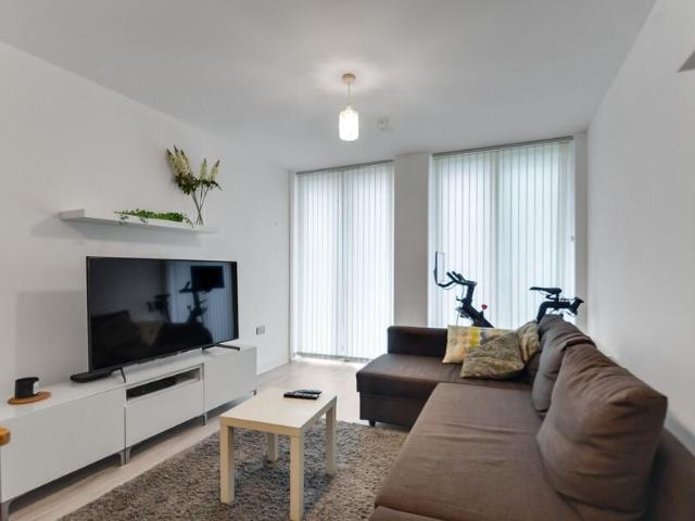 Flat for sale in Brompton, Greater London