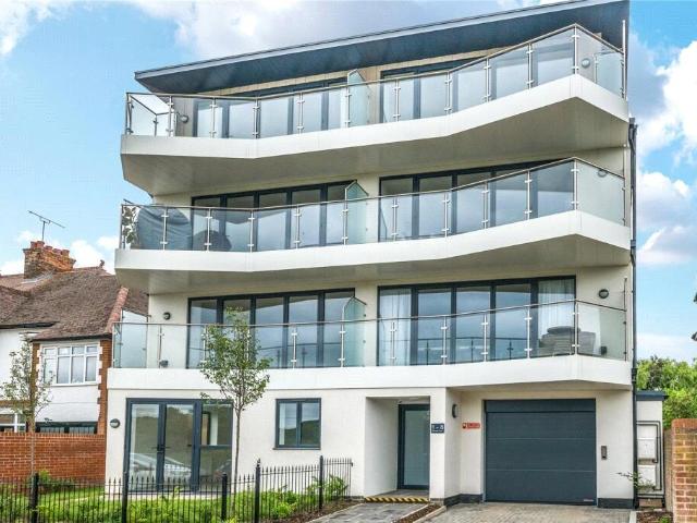 Flat for sale in Chingford, Greater London