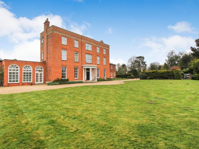 Flat for sale in Southill, Broom
