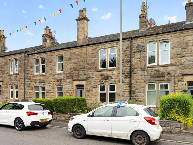 Flat for sale in Lochwinnoch, Scotland