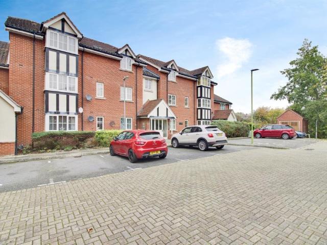 Flat for sale in Colliers End, Hertfordshire