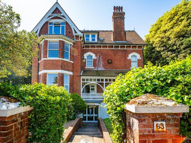 Flat for sale in Eastbourne, East Sussex