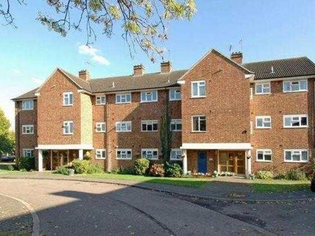 Flat for sale in Denham, Gerrards Cross and Chalfonts Community Board, Denham Green