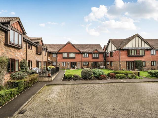 Flat for sale in Watford Heath, North Watford