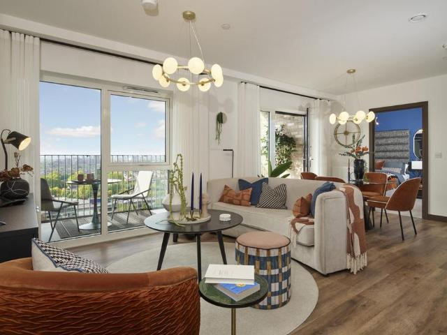 Flat for sale in Roding Riverside, Cat Hill