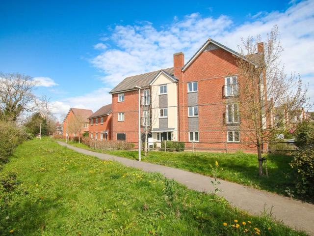 Flat for sale in Shinfield, Spencers Wood