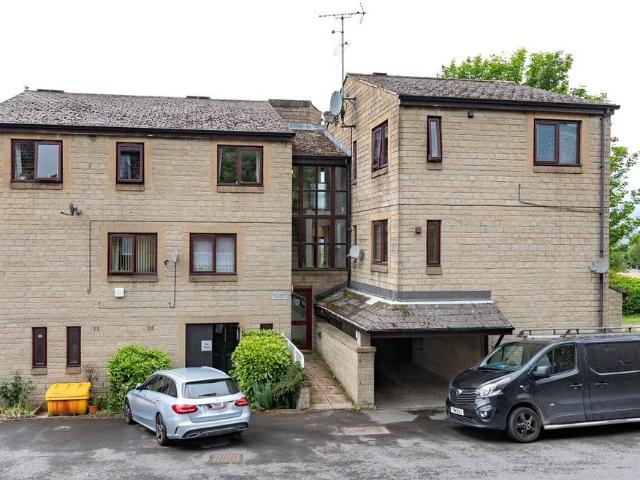 Flat for sale in Henshaw, Yeadon
