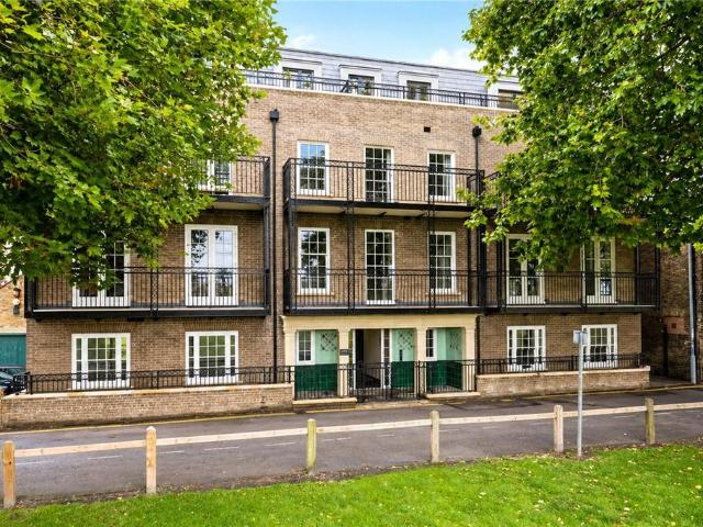 Flat for sale in Arbury, Cambridgeshire