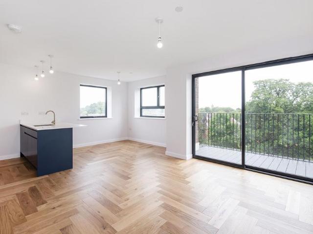Flat for sale in London Borough of Ealing, Cat Hill