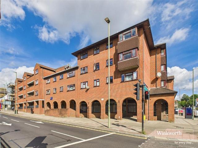 Flat for sale in Hendon, Greater London