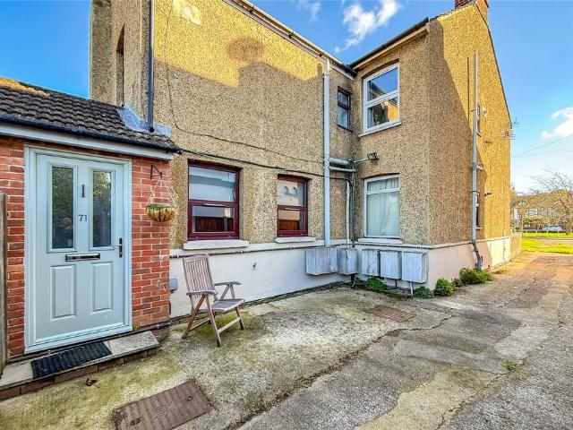 Flat for sale in St Albans, Five Acres