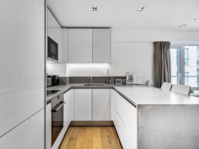 Flat for sale in London Borough of Ealing, Greater London