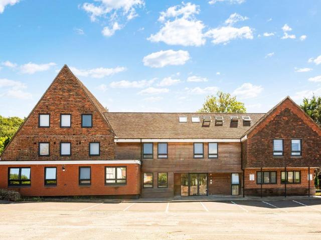 Flat for sale in Oxted, Hillview