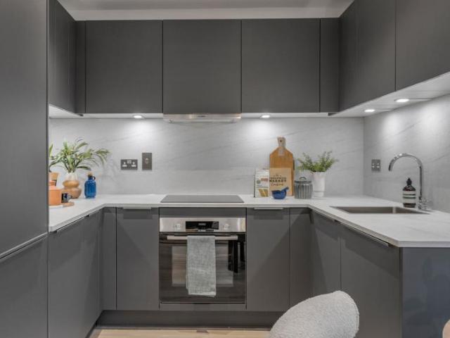 Flat for sale in Greenwich Peninsula, Greater London