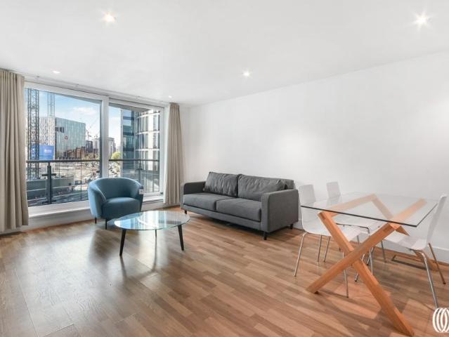 Flat for sale in Vauxhall, Greater London
