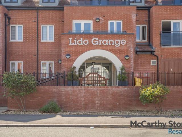 Flat for sale in Prestatyn