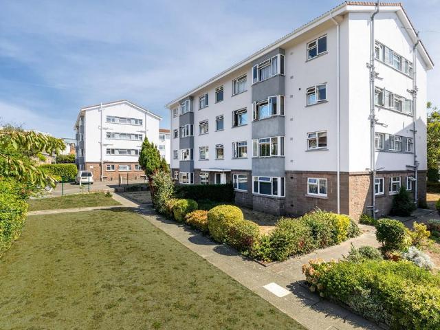 Flat for sale in St Helier, Greater London