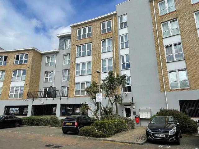 Flat for sale in Gravesend, Gravesham