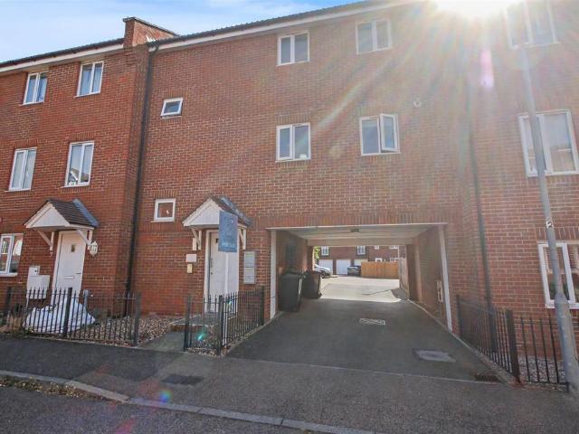 Flat for sale in Burgh St Peter, Norfolk
