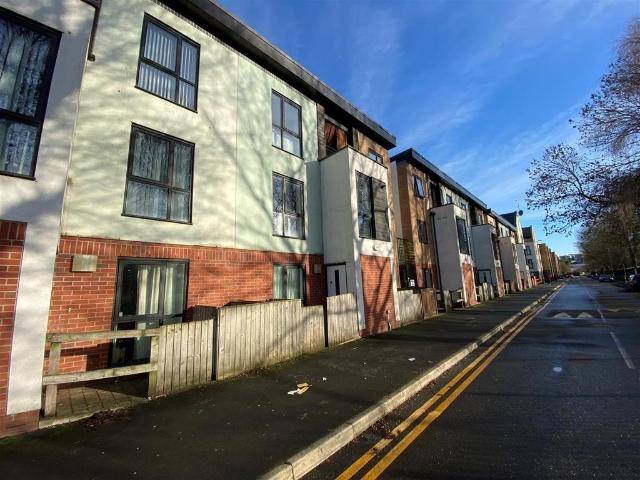 Flat for sale in Ordsall, Salford